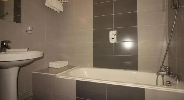 Одноместный номер Standard Logis Hôtel Lodge La Valette