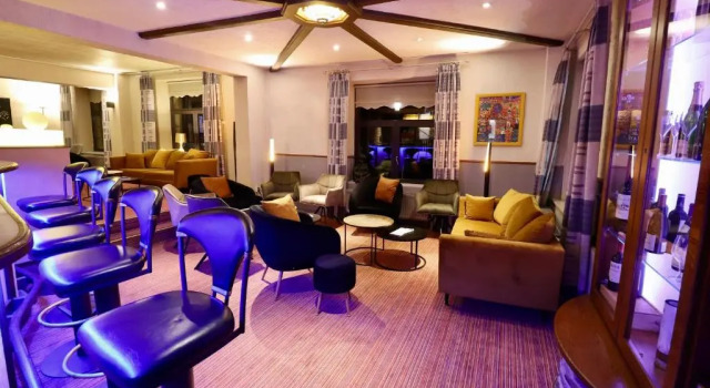 Hotel Val de lOur, Забронировать Отель Отели в центре Бург-Ройланд, в центре