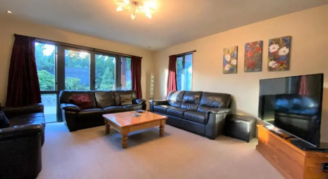 10 Tarndale Place