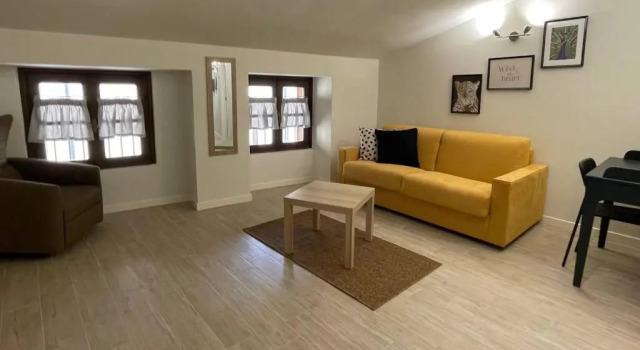 Апартаменты Angelina's B House - Downtown