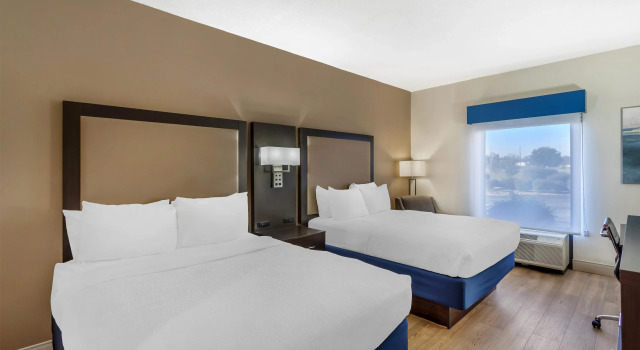 Четырёхместный номер Standard Best Western Plus Madison