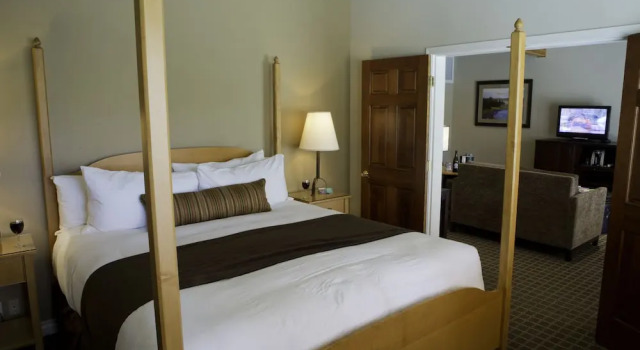 Doppel Suite Keller mit Flussblick Pine Ridge Inn