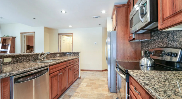 Номер Standard Silver Bear 22 Pet-Friendly, Cozy, Underground Parking, Walk to Canyon Lodge by RedAwning
