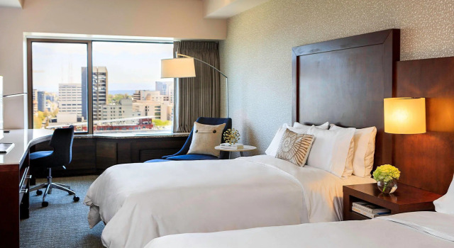 Четырёхместный номер Standard Renaissance Seattle Hotel