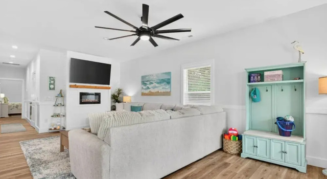 New Listing Luxury House 5 Min Walk to Beach
