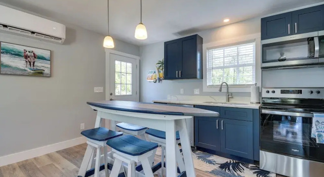 1 Mi to Beach & Pier! Chic Ocean Isle Studio