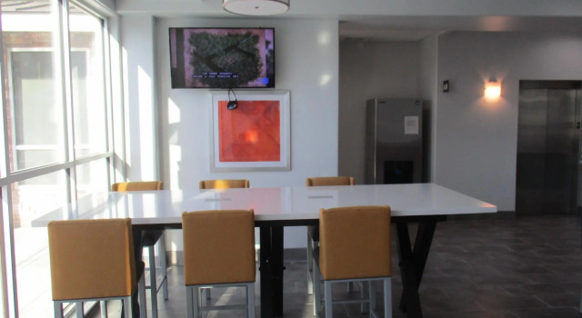 Кровать в общем номере Best Western Plus Roland Inn & Suites
