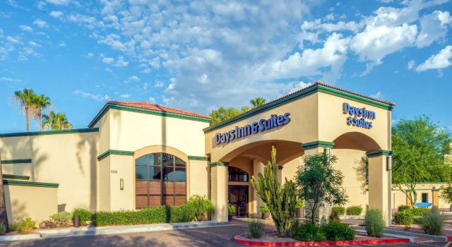 Days Inn and Suites Scottsdale, Забронировать Отель Скотсдейл Phoenix Metropolitan Area, рядом с Солт Ривер Филдс эт Талкинг Стик