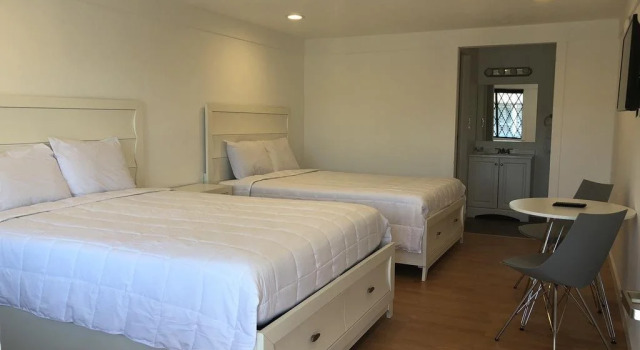 Spinnaker Inn of Naples, Buchen Sie Hotel Naples 