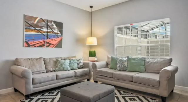 Cozy Home Near Disney Parks - Prime Location, Varaa Villa Kissimmee Kissimmee