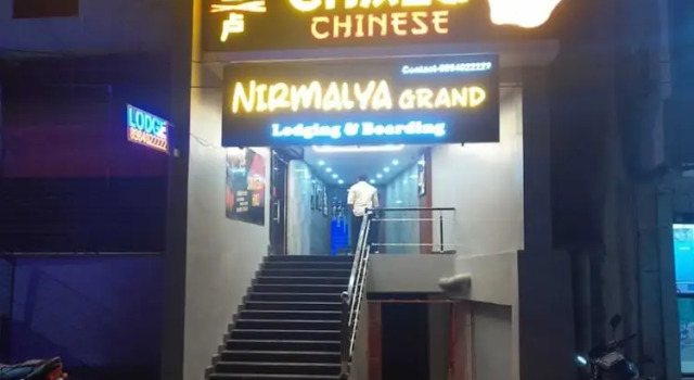 Nirmalya Grand, Rezerwuj Hotel Hotele w Brahmapur z parkingiem, Parking