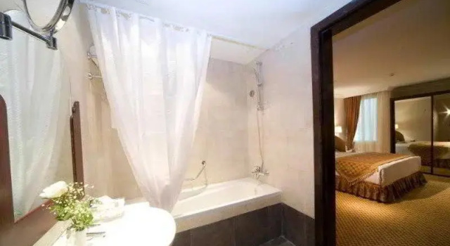 Одноместный номер Standard Golden Tulip Al Khobar