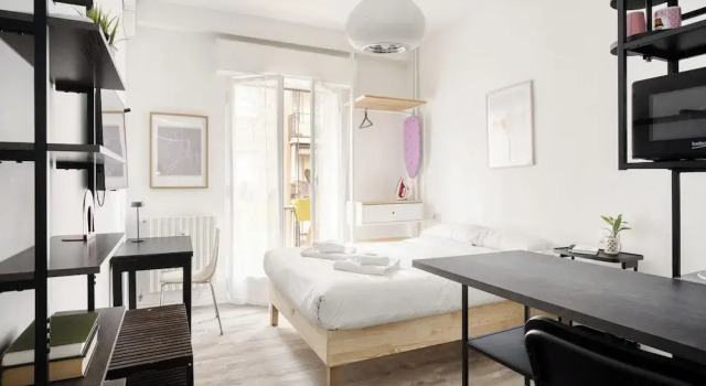 JOIVY Elegant Double Studios near Subway Station, Book Hotel Milan Lombardy