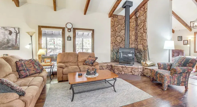 Spacious Cabin w/ Deck: 7 Mi to Show Low!, Reserva ahora Casa o chalet Pinetop-Lakeside Arizona