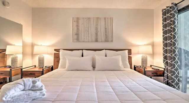 Апартаменты Walk Downtown! Gatlinburg Condo w/ Patio & Pool