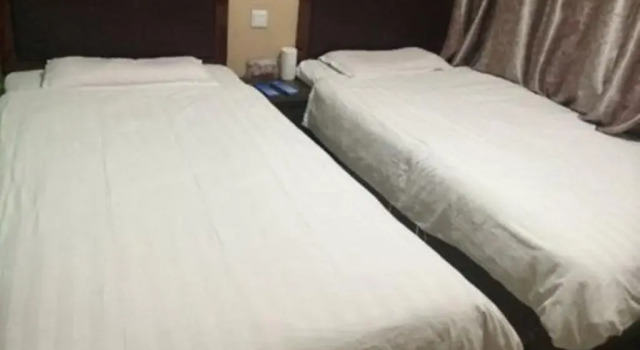 Juyuan Hotel, Book Hotel Hoteller i Yanan med parkering, Parkering