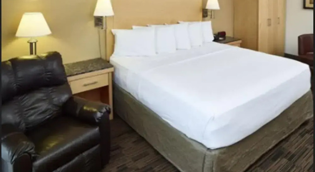 LivINN Hotel St Paul East / Maplewood, Varaa Hotelli Hotellit Minnesota pysäköinnillä, Pysäköinti
