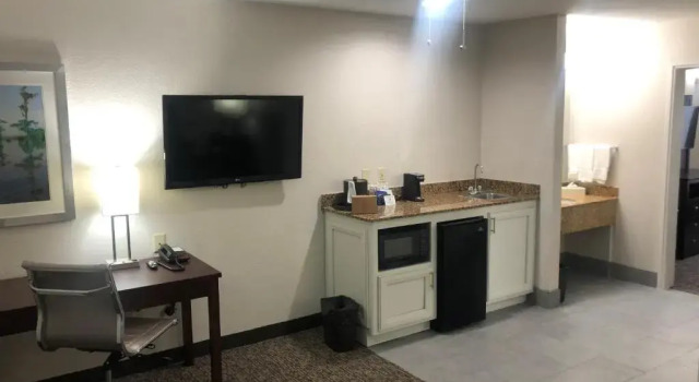 Двухместный люкс c 1 комнатой Best Western Plus Lafayette Vermilion River Inn & Suites