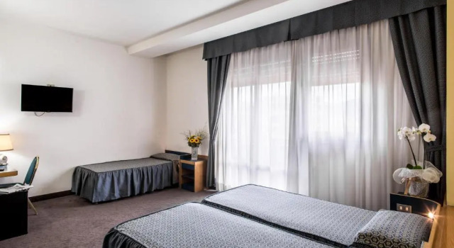 Трёхместный номер Hotel Mirage