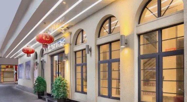 Qianshuiwan Hotel Zhangjiajie (Outlets Plaza, North Main St, Book Hotel Zhangjiajie Hunan