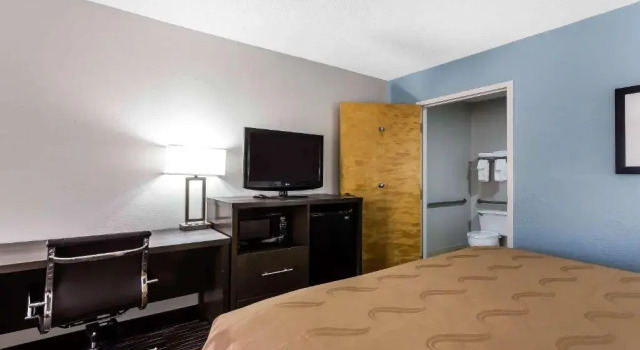 Люкс Quality Inn & Suites Mooresville-Lake Norman