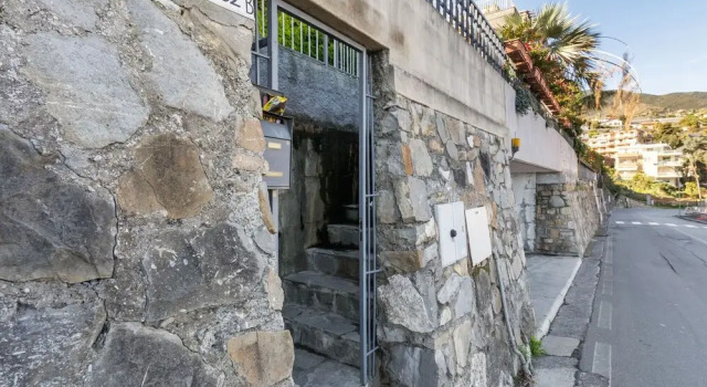 Restful Holiday Home in Sanremo With Terrace, Забронировать Дом для отпуска Коттеджи Сан-Ремо, рядом с Пляж Габриэлла, Коттедж