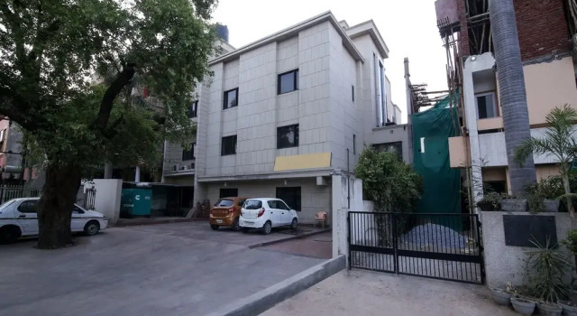 Capital O 4012 Hotel Agra Cantt
