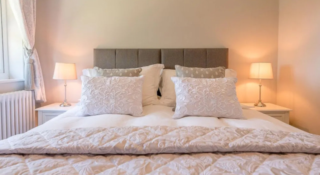 Chapel Cottage at Pond Hall Farm, Stunnning Property with Private Hot Tub, Hadleigh, Забронировать Отель Отели Англии 3 звезды, 3*