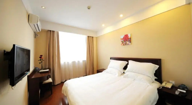 Двухместный номер Standard GreenTree Inn Shanghai West Huaxia Road Subway Station Hotel