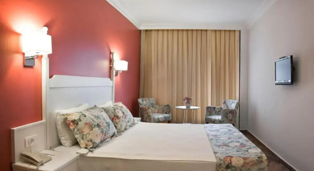 Двухместный номер Standard с видом на бассейн Olbios Marina Resort Hotel