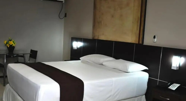 Номер Luxury Crystal Plaza Hotel