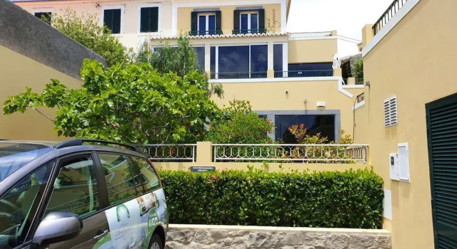Studio in Vila Baleira, With Wonderful sea View, Shared Pool and Furnished Balcony - 400 m From the Beach, Boek Appartement Vila Baleira Madeira