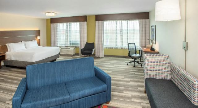 Люкс Holiday Inn Express & Suites Medicine Hat by IHG