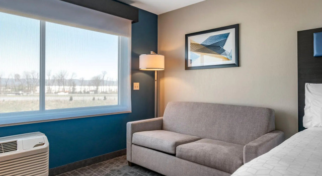 Двухместный люкс Holiday Inn Express & Suites Carlisle Southwest – I-81 by IHG