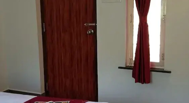 De Capital Hotel, Varaa Hotelli Hotellit Tamil Nadu uima-altaalla, Uima-allas
