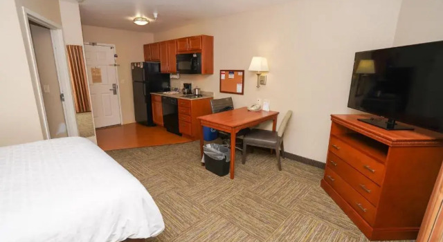 Люкс Standard Candlewood Suites Boise - Towne Square by IHG