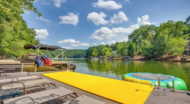 Коттедж Lake Access: Waleska House w/ Floating Dock