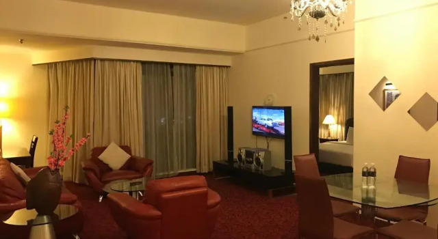 Семейный люкс Premier с 2 комнатами Time square luxury suites