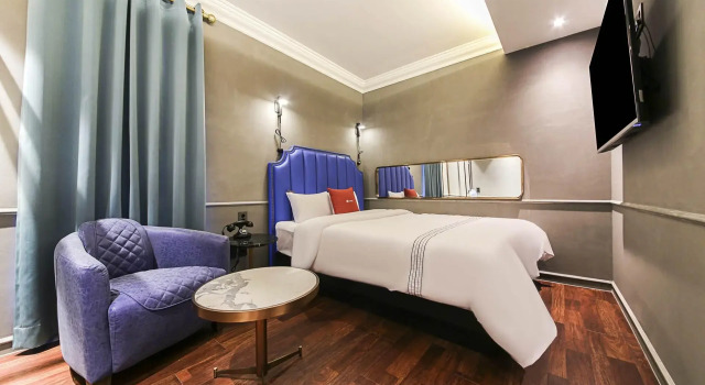 Lerocherrouge Hotel