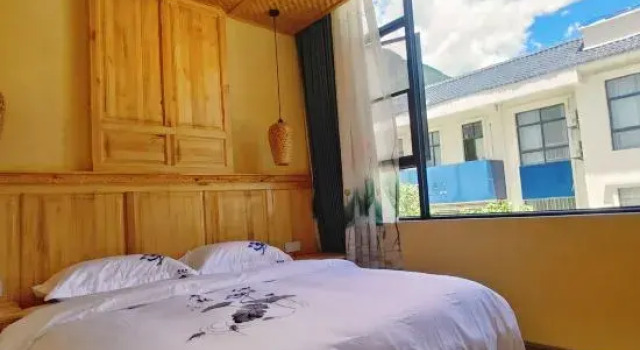 Люкс Cizhong Zangxiangge Homestay