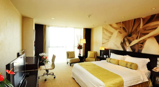 Номер Executive China National Convention Center Grand Hotel