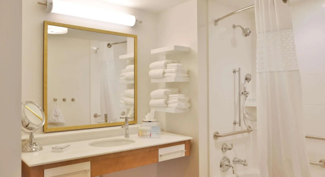 Четырёхместный номер Standard Hampton Inn & Suites Chippewa Falls