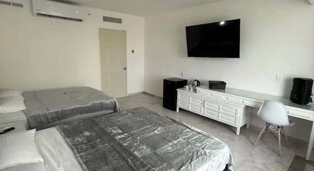 Четырёхместный номер Premium рядом с пляжем Condo in Ocean Front Resort