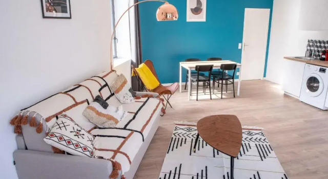Апартаменты Modern Air Conditioned Apartment