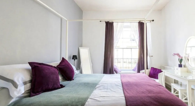 Printers Court 3, Book Hotel Sherborne Dorset