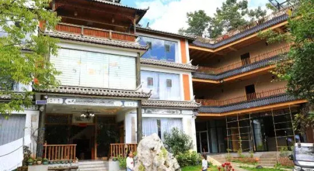Wuyuan Shiwai Liyuan Good Morning Sun Moonju Lake View Inn, Rezerwuj Hotel Dali Yunnan
