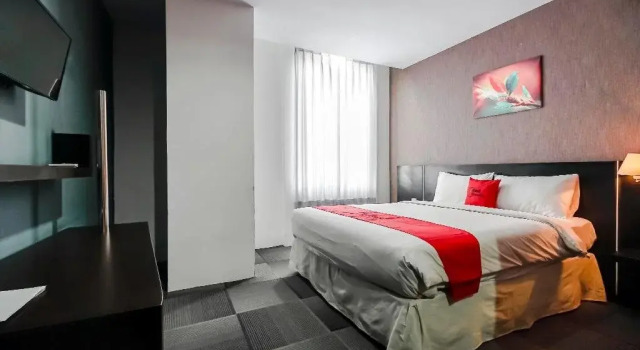 RedDoorz Premium near Pantai Losari 2, Prenota Hotel Hotel a Sulawesi con parcheggio, Parcheggio