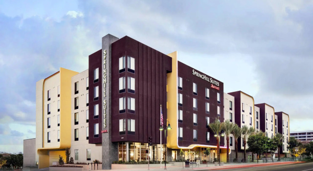 Студия с видом на горы SpringHill Suites by Marriott Los Angeles Burbank/Downtown