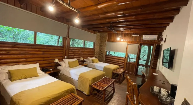 Трёхместный номер Standard с балконом La Aldea De La Selva Lodge
