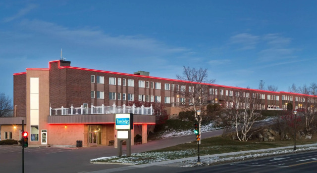 Travelodge by Wyndham Baie-Comeau, Rezerwuj Hotel Hotele w Manicouagan z parkingiem, Parking